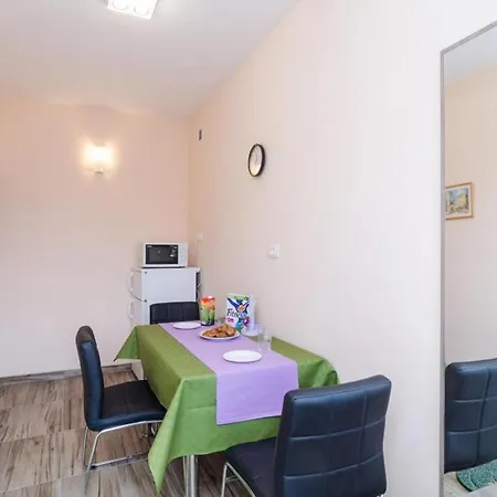 Lena & Lara Apartment *