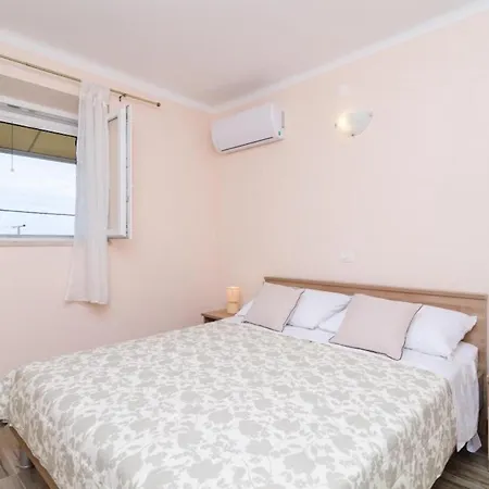 Lena & Lara Apartment