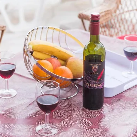 Lena & Lara Apartment *