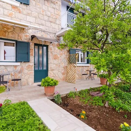 Lena & Lara Apartment