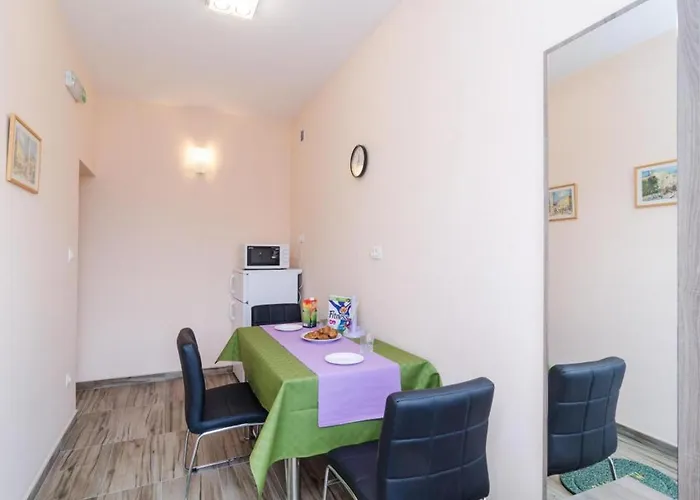 Lena & Lara شقة *