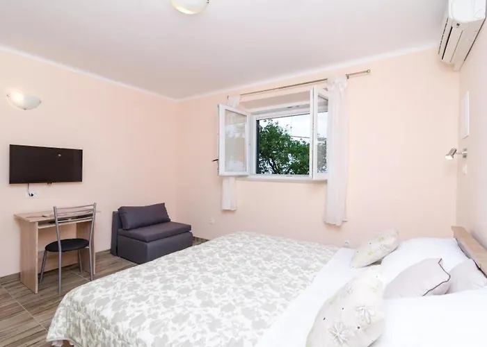 Lena & Lara شقة *