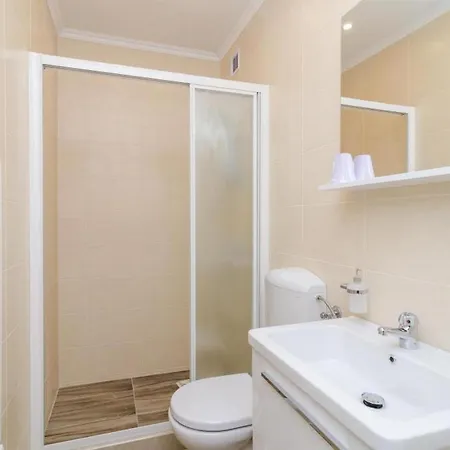 Lena & Lara アパート *